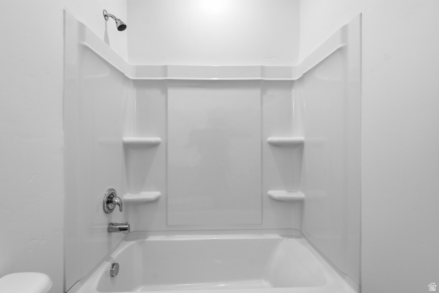 2085 North Main Street, Unit 301 Sunset, UT 84015 - Photo 9 of 20 Bathroom with shower / washtub combination and toilet