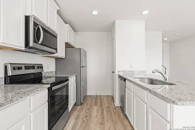 $248,900 | 16108 Farmer, Lytle, TX 78052