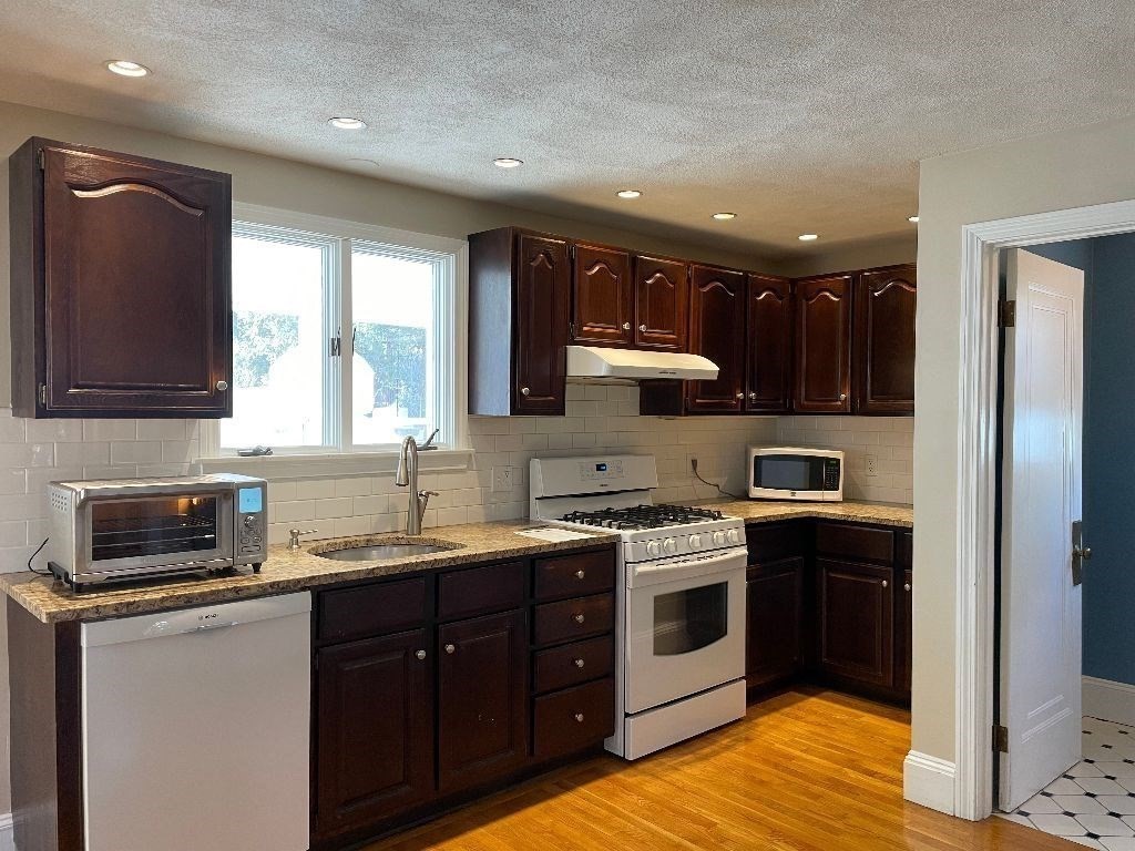 28 Theresa Avenue Lexington, MA 02420 - Photo 5 of 20