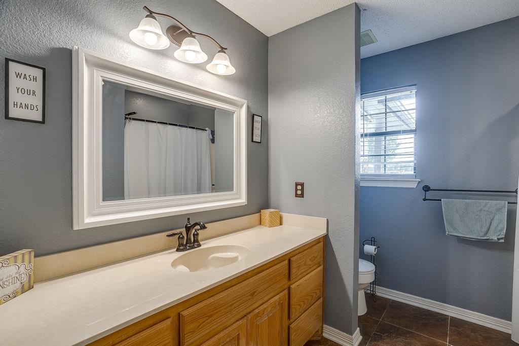1050 Hampel Road Palmer, TX 75152 - Photo 33 of 35 a bathroom with a sink and a mirror