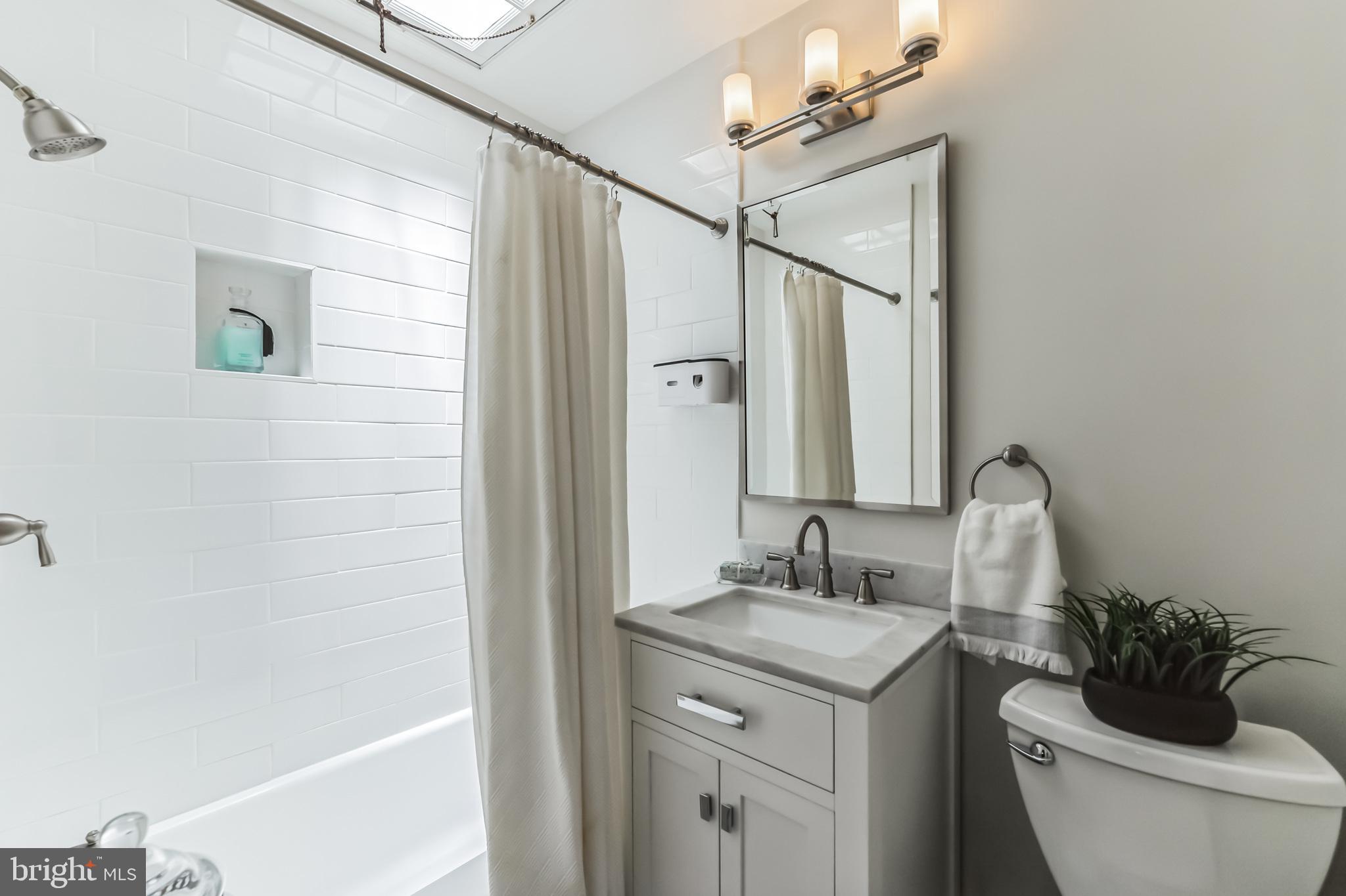 1555 33rd Street Northwest Washington, DC 20007 - Photo 16 of 32 En-Suite Full Bathroom to Bedroom 1