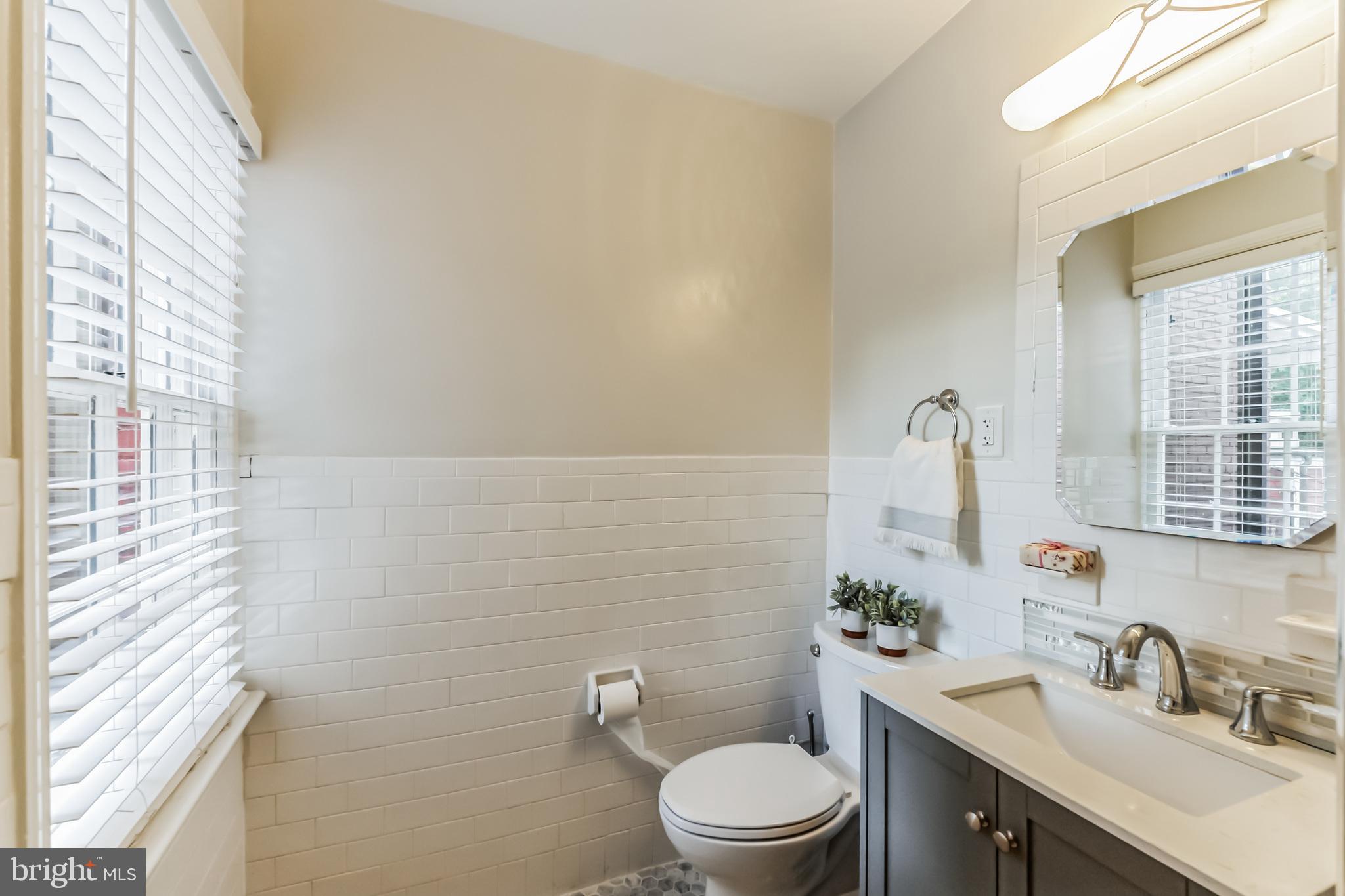 1555 33rd Street Northwest Washington, DC 20007 - Photo 17 of 32 En-Suite Full Bathroom to Bedroom 1