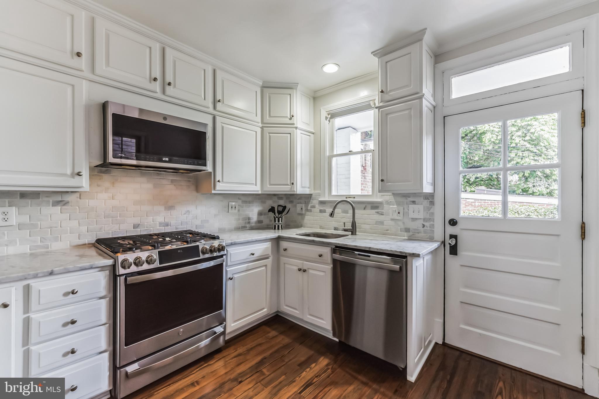 1555 33rd Street Northwest Washington, DC 20007 - Photo 9 of 32 Kitchen