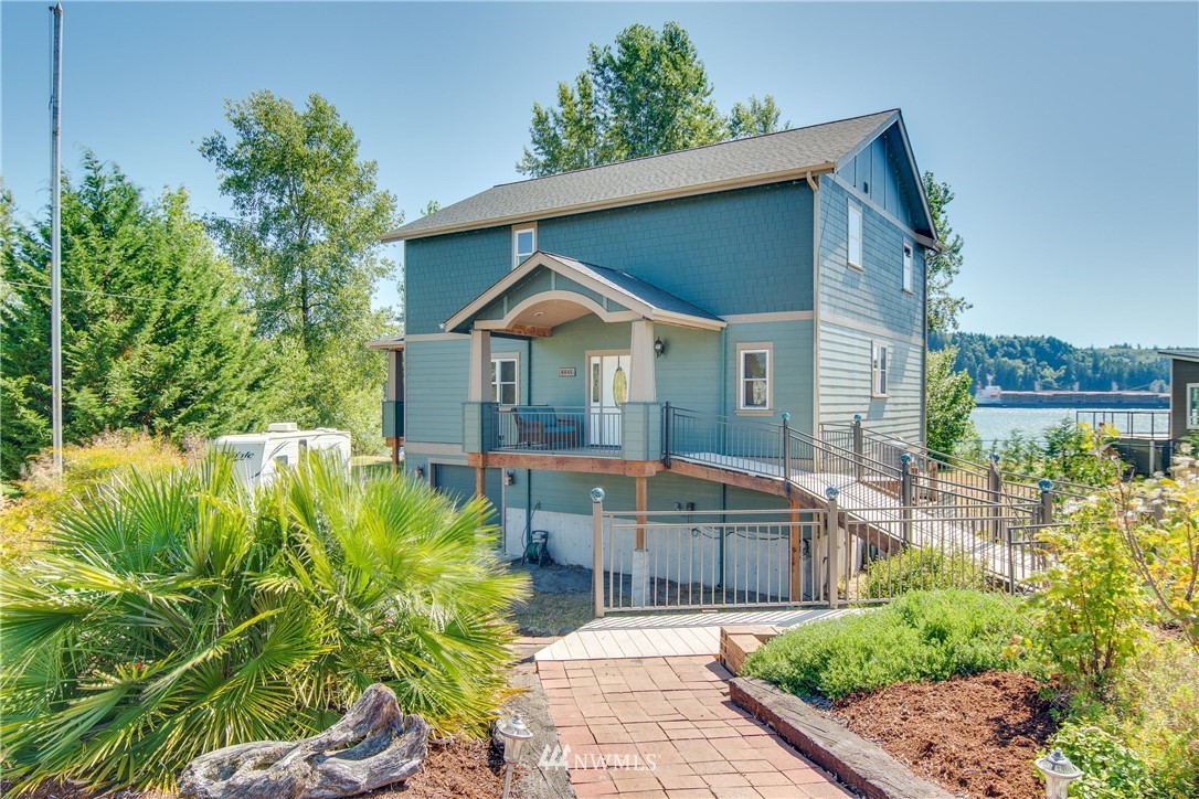 6845 Willow Grove Road Longview, WA 98632 - Photo 1 of 30 a front view of a house with a yard