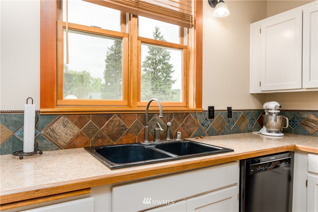 6845 Willow Grove Road Longview, WA 98632 - Photo 7 of 30 a kitchen with a sink and a window
