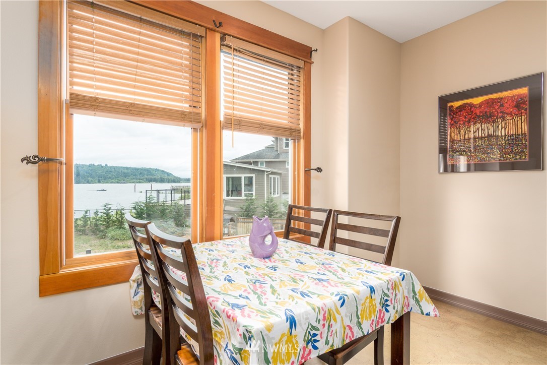 6845 Willow Grove Road Longview, WA 98632 - Photo 9 of 30 a bedroom with a bed and a large window