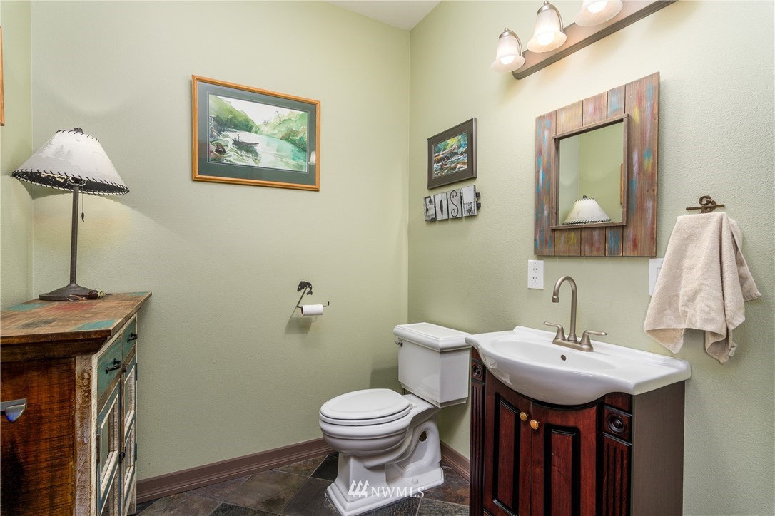 6845 Willow Grove Road Longview, WA 98632 - Photo 10 of 30 a bathroom with a sink a mirror and a toilet