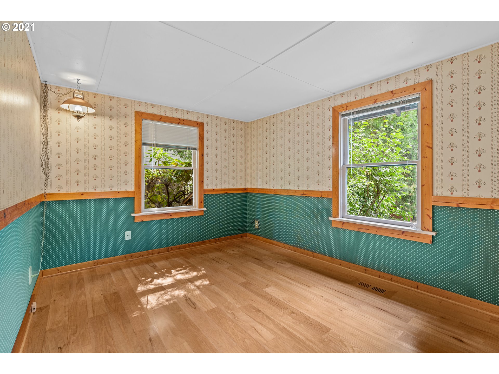 3740 Southwest Caldew Street Portland, OR 97219 - Photo 8 of 28 a view of empty room with window