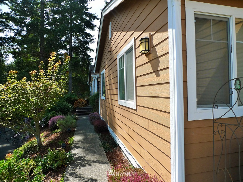 321 East Soderberg Road, Unit 10 Allyn, WA 98524 - Photo 4 of 7 Gallery Image 4