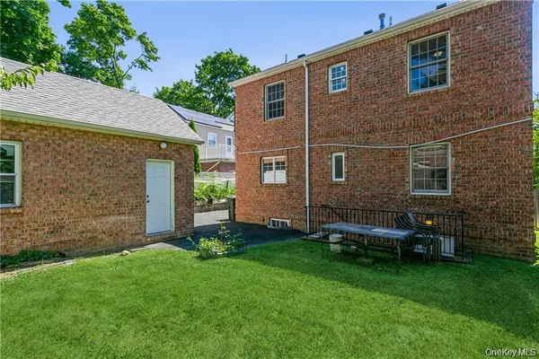 $5,250 | 39 Croydon Road, Yonkers, NY 10710