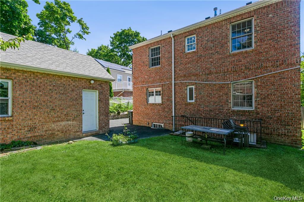 39 Croydon Road Yonkers, NY 10710 - Photo 30 of 36