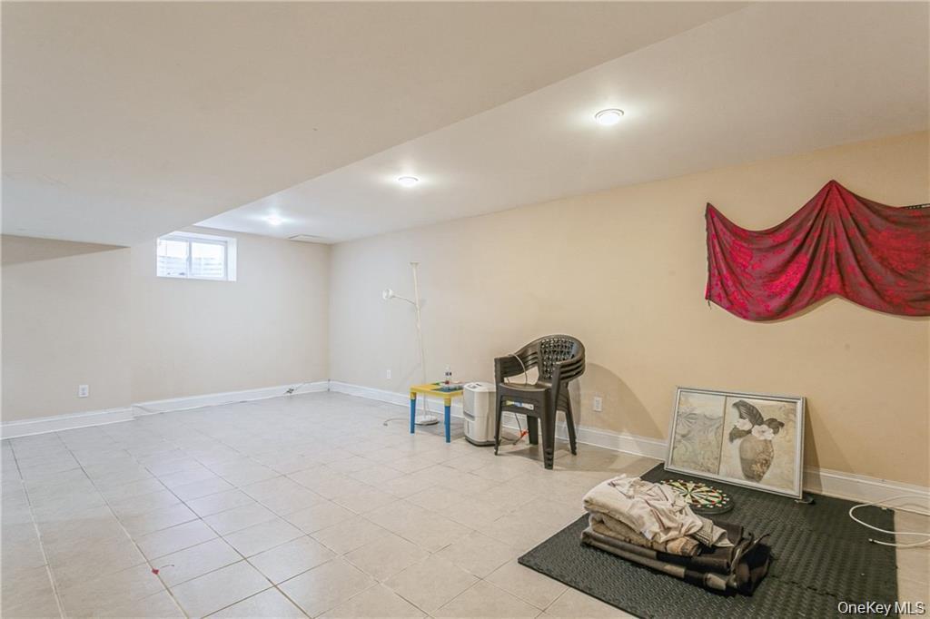 39 Croydon Road Yonkers, NY 10710 - Photo 3 of 36