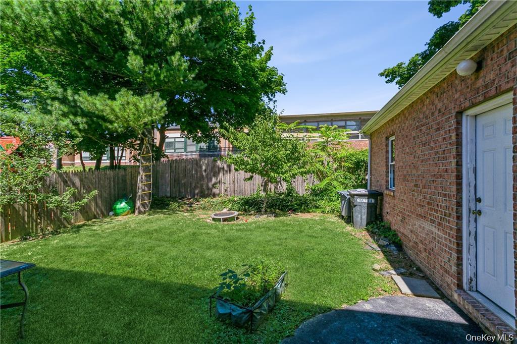 39 Croydon Road Yonkers, NY 10710 - Photo 31 of 36