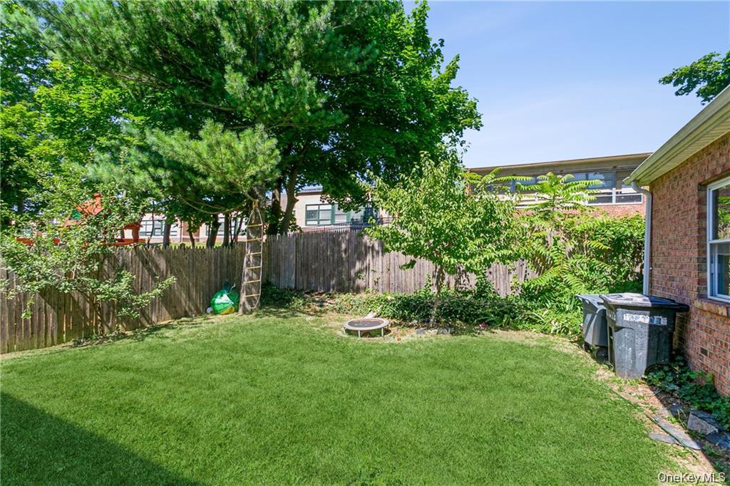 39 Croydon Road Yonkers, NY 10710 - Photo 33 of 36