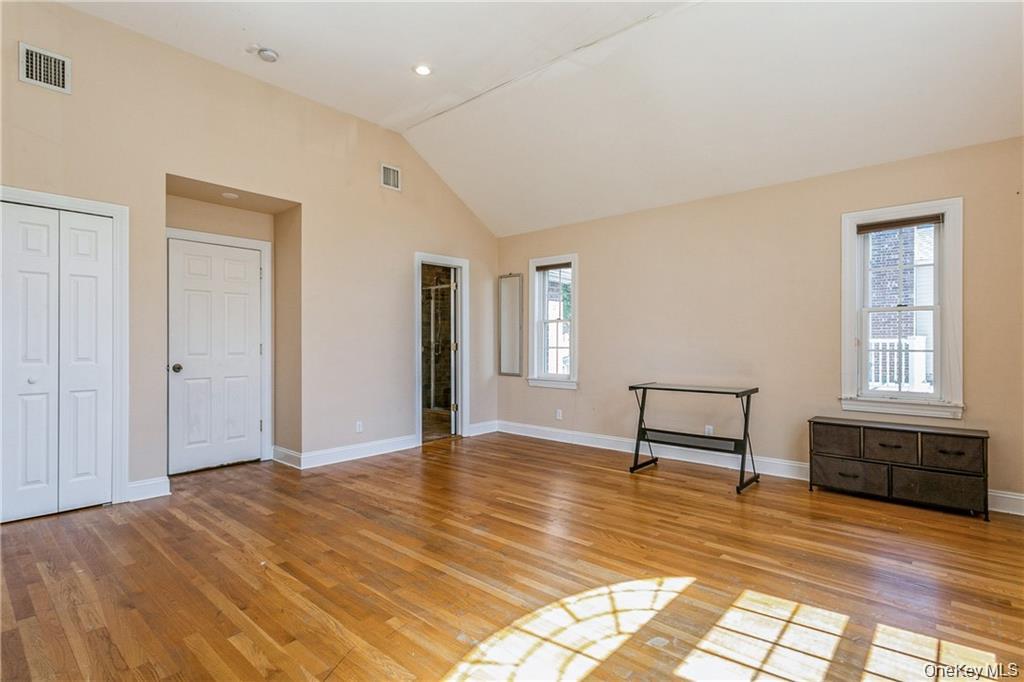 39 Croydon Road Yonkers, NY 10710 - Photo 5 of 36