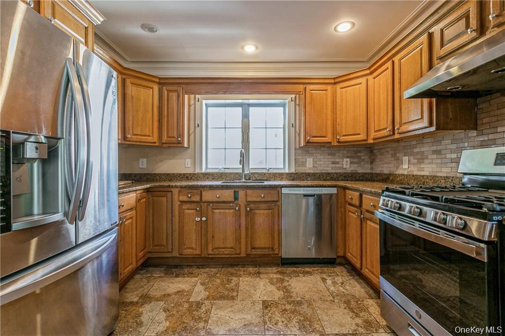 39 Croydon Road Yonkers, NY 10710 - Photo 8 of 36