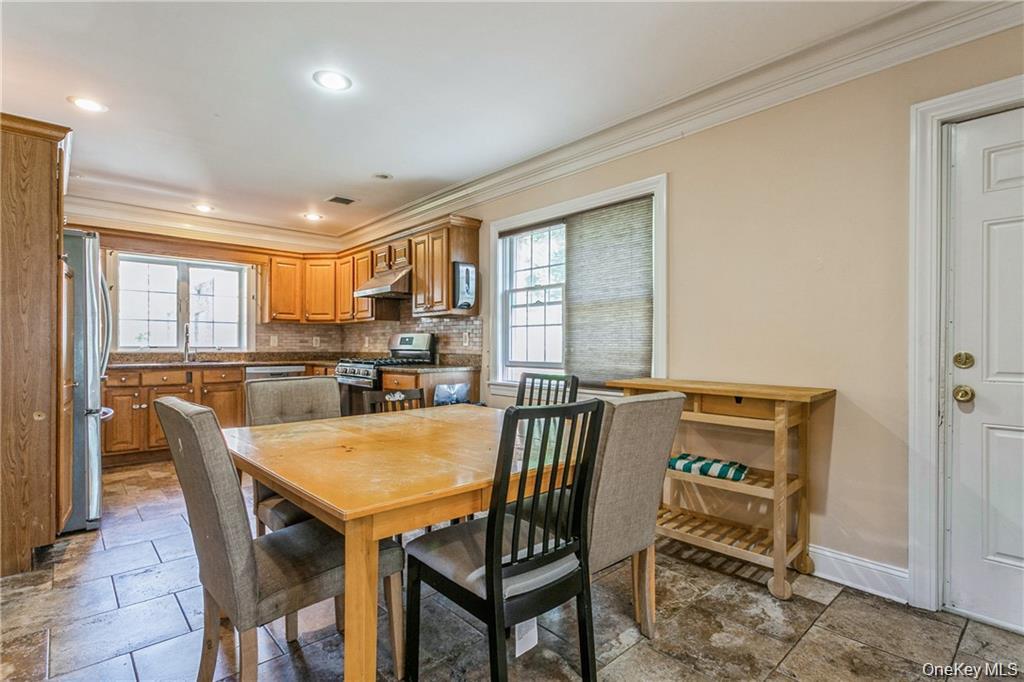 39 Croydon Road Yonkers, NY 10710 - Photo 10 of 36