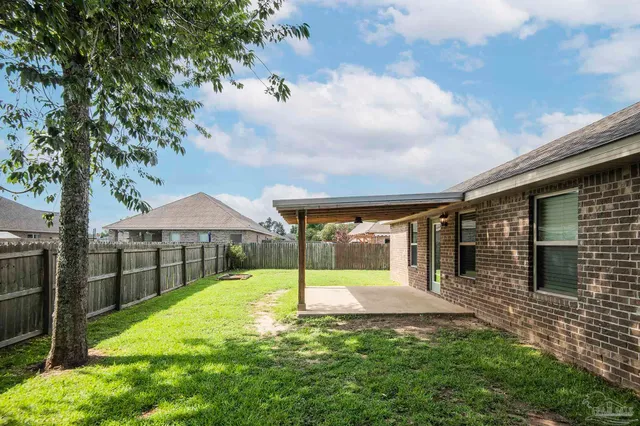 a view of a house with backyard and porch