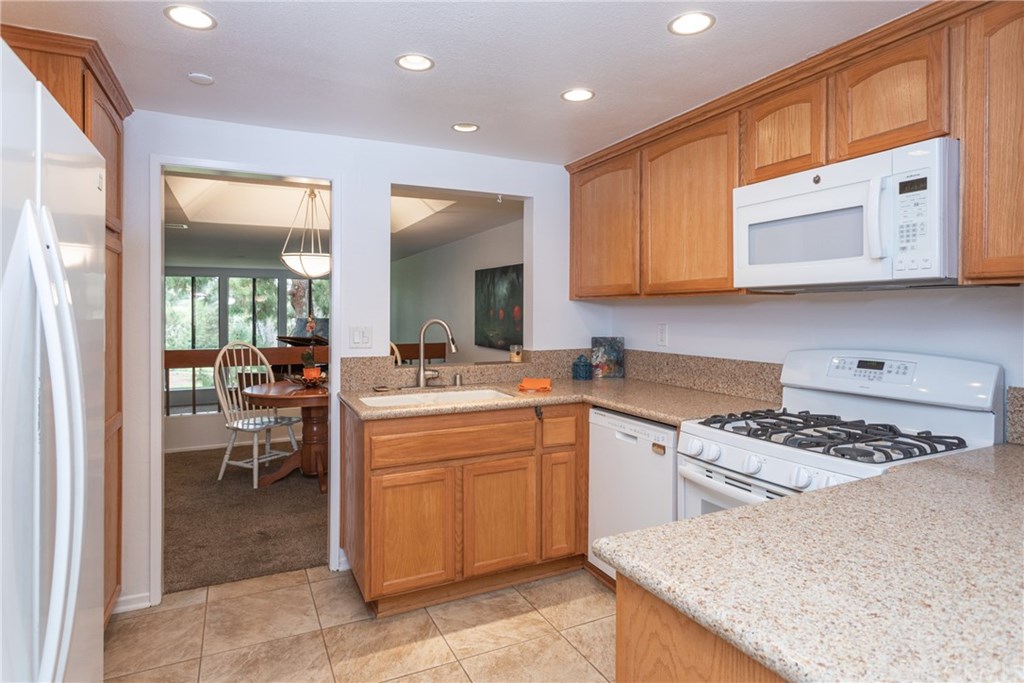 26027 Blascos, Unit 49 Mission Viejo, CA 92691 - Photo 3 of 23