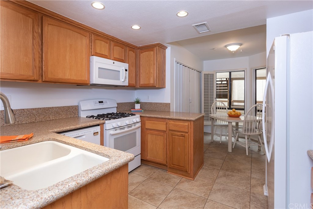 26027 Blascos, Unit 49 Mission Viejo, CA 92691 - Photo 4 of 23