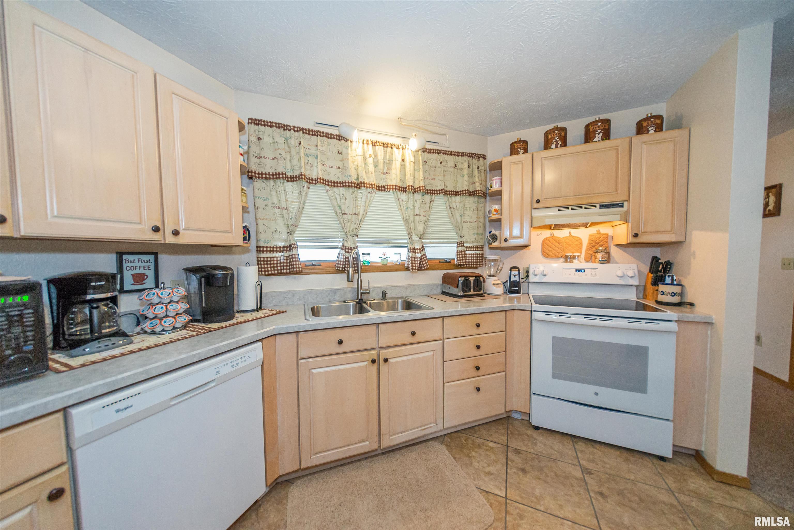 615 Meadowbrook Road Mount Vernon, IL 62864 - Photo 12 of 28