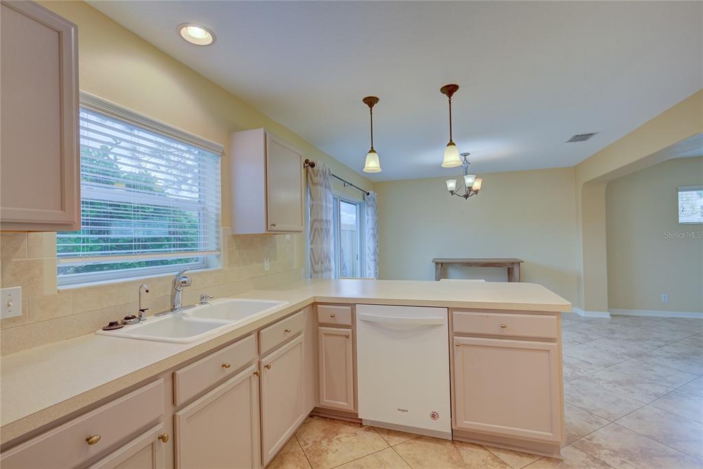 13298 Thoroughbred Loop Largo, FL 33773 - Photo 7 of 29