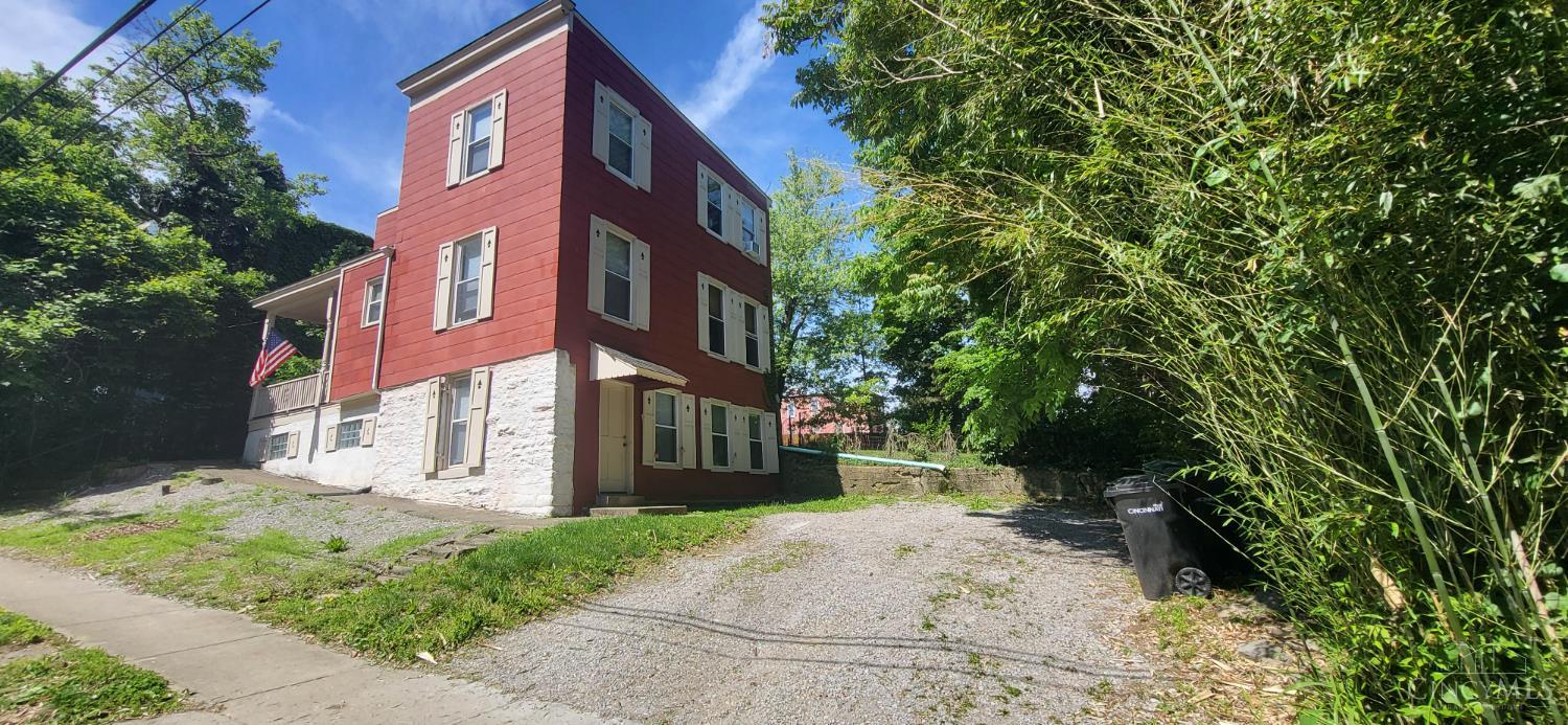 3011 Riddle View Lane Cincinnati, OH 45220 - Photo 2 of 15