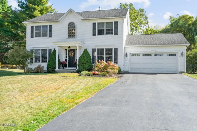 $642,000 | 519 Lookout Court, Slingerlands, NY 12159