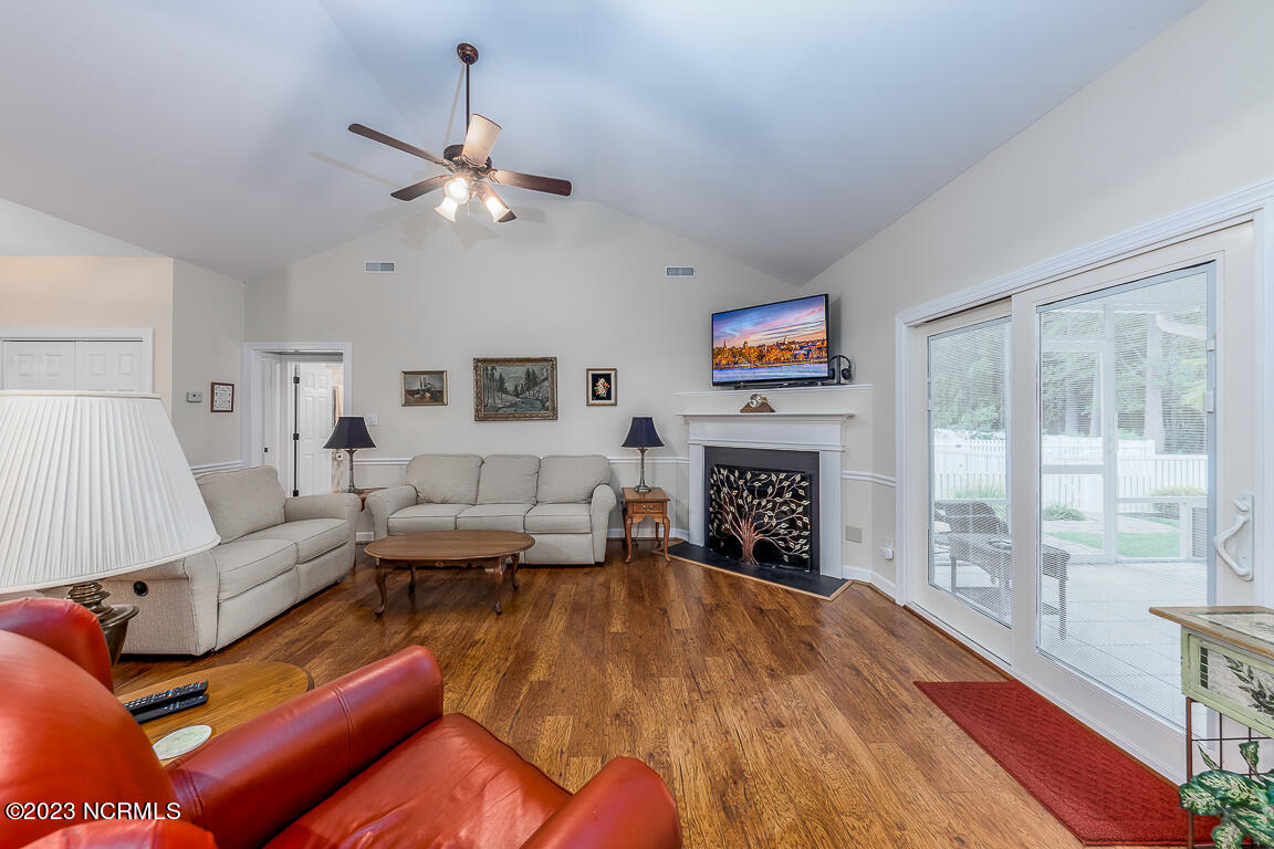 504 Neuchatel Road New Bern, NC 28562 - Photo 4 of 21 IMG_1821-Edit
