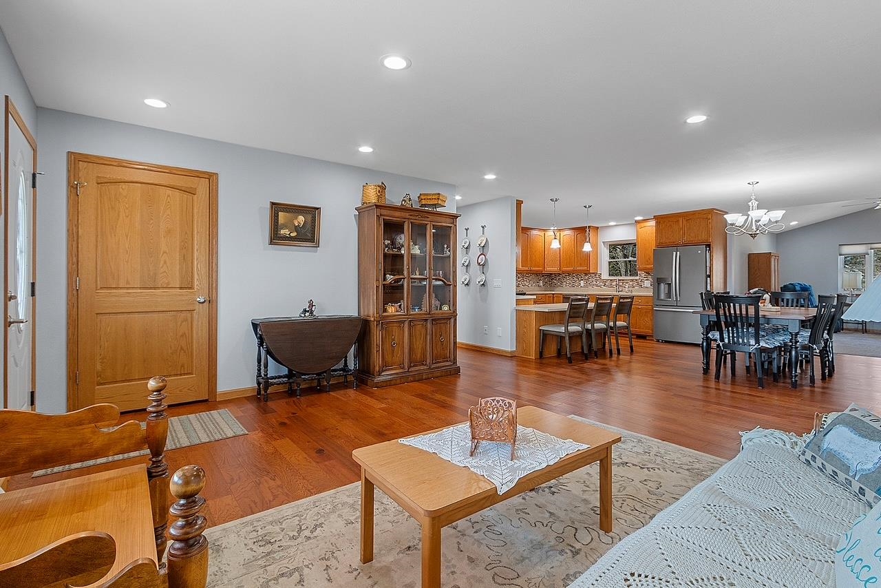 209 Ridgewood Drive Gillett, WI 54124 - Photo 4 of 29