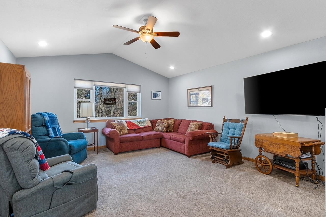 209 Ridgewood Drive Gillett, WI 54124 - Photo 8 of 29