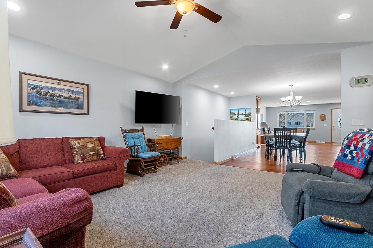 209 Ridgewood Drive Gillett, WI 54124 - Photo 9 of 29