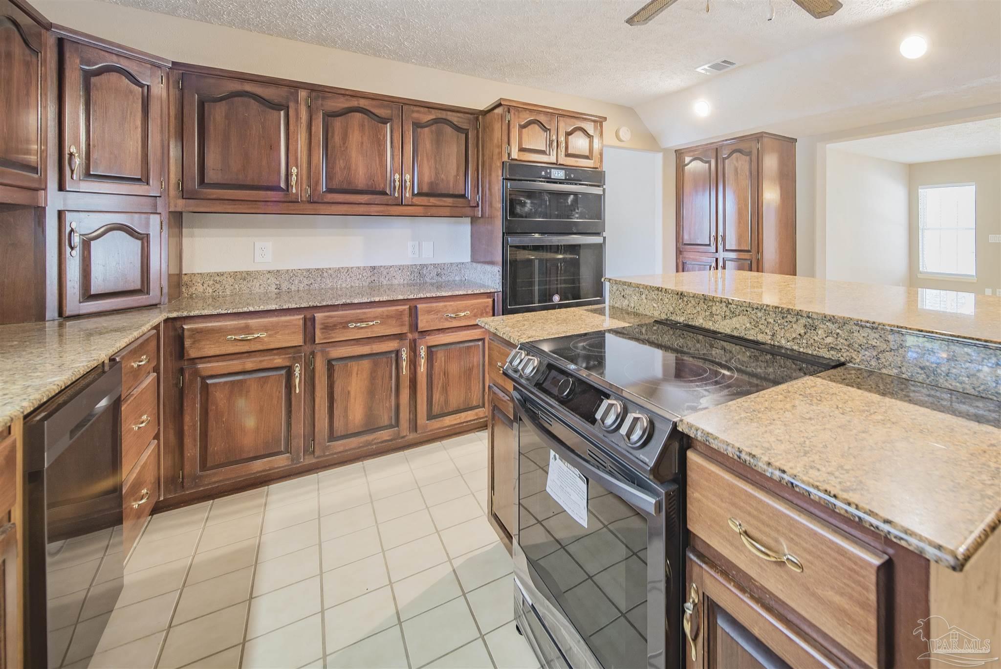 379 Tara Road Cantonment, FL 32533 - Photo 13 of 50 Gallery Image 13