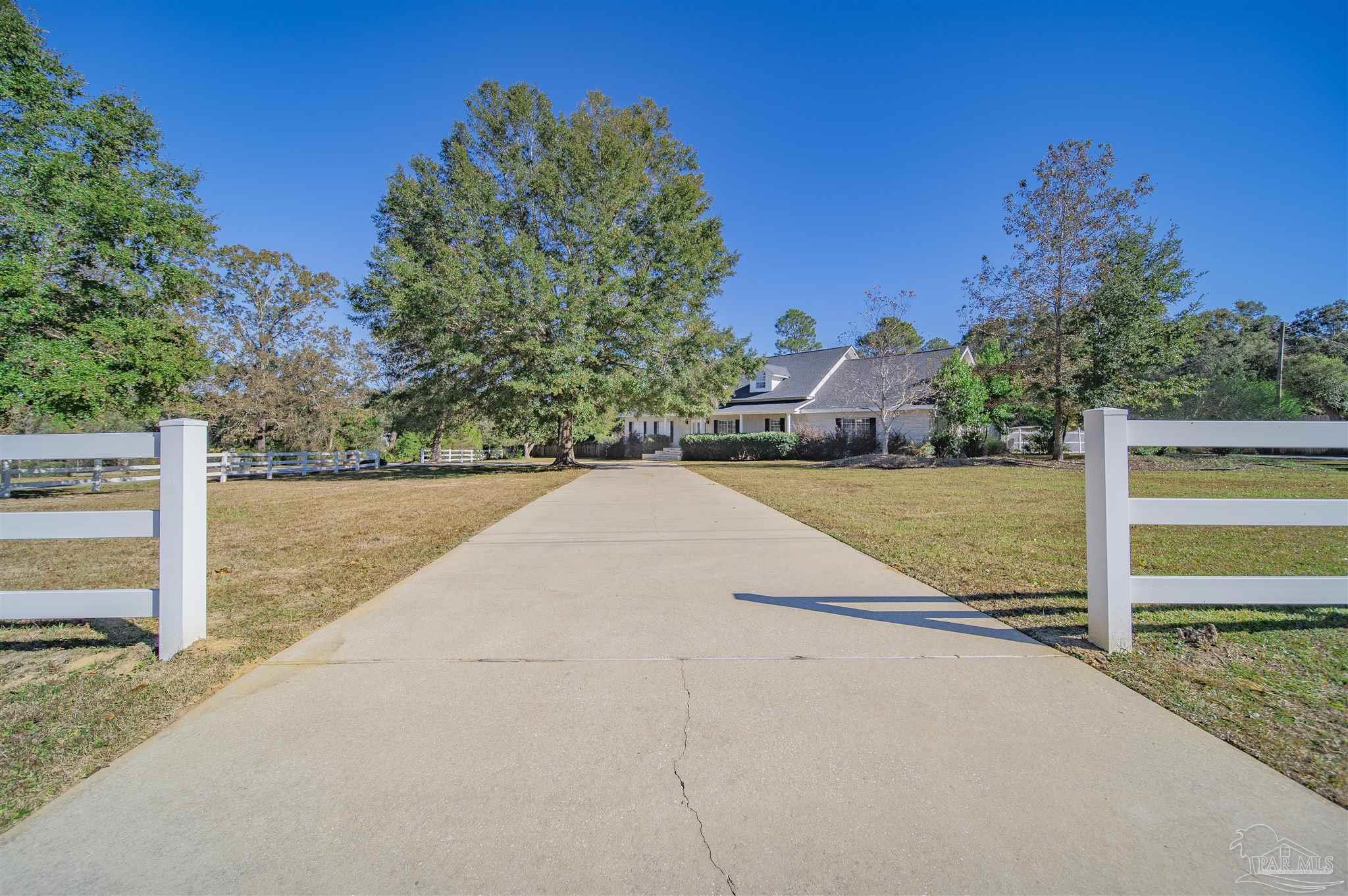 379 Tara Road Cantonment, FL 32533 - Photo 3 of 50 Gallery Image 3