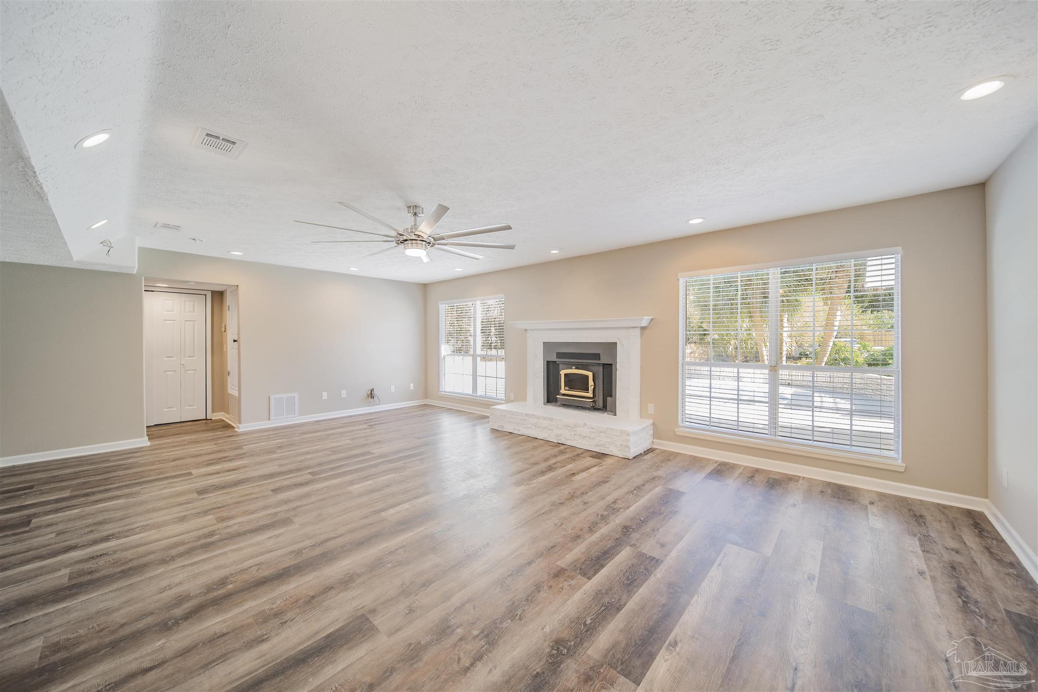 379 Tara Road Cantonment, FL 32533 - Photo 8 of 50 Gallery Image 8