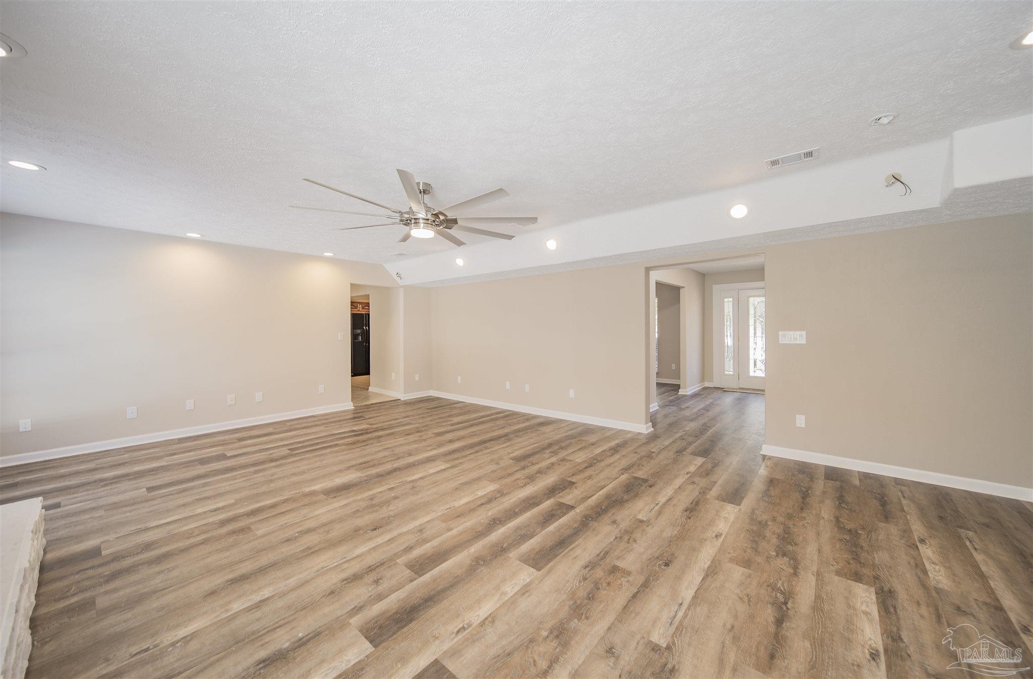 379 Tara Road Cantonment, FL 32533 - Photo 9 of 50 Gallery Image 9