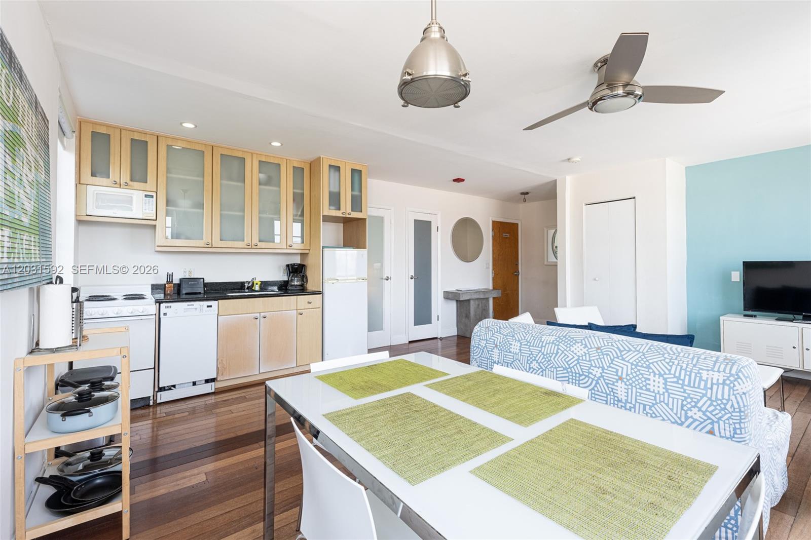 420 15th Street, Unit 307 Miami Beach, FL 33139 - Photo 12 of 25 Gallery Image 12