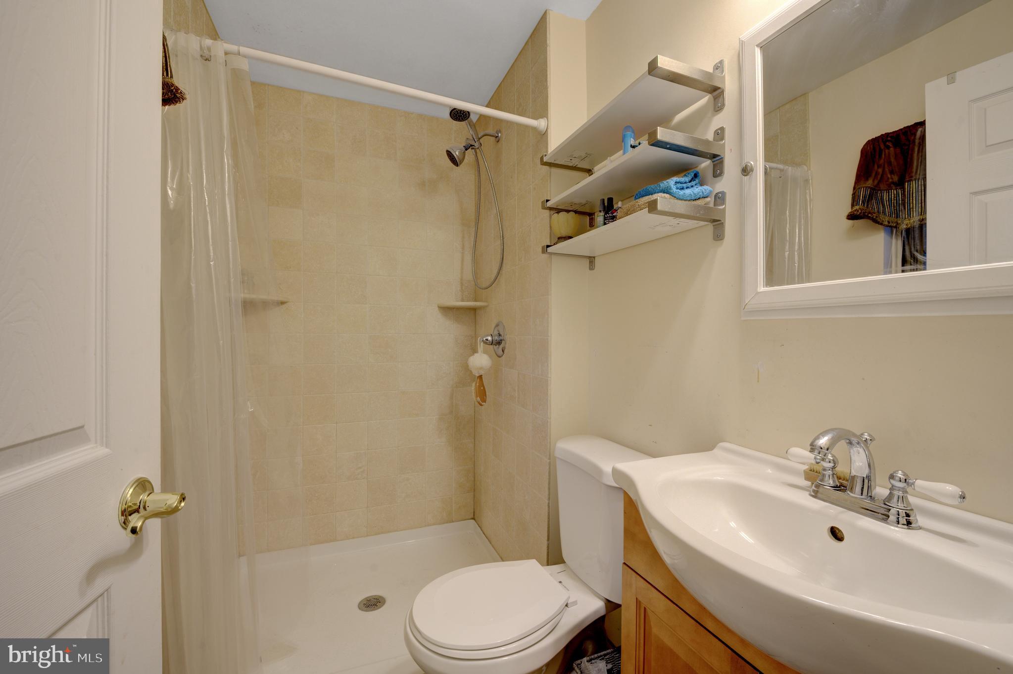 10 Candlestick Road Clementon, NJ 08021 - Photo 27 of 40 Master Bedroom Ensuite