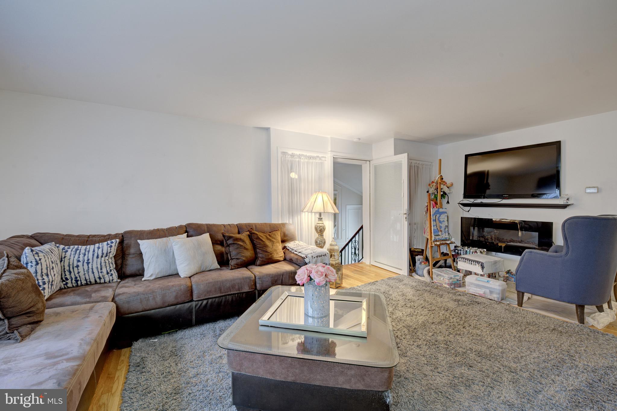 10 Candlestick Road Clementon, NJ 08021 - Photo 4 of 40 Upper Level Livingroom