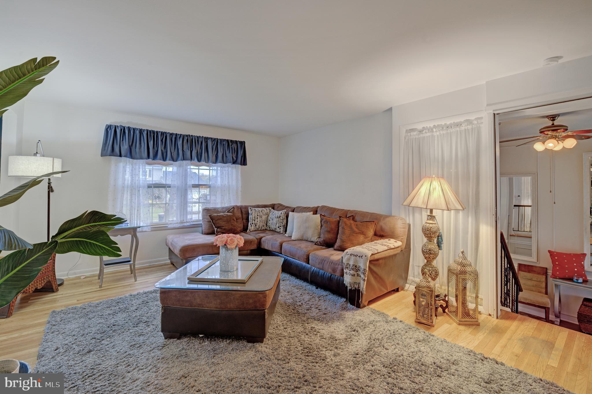 10 Candlestick Road Clementon, NJ 08021 - Photo 5 of 40 Upper Level Livingroom