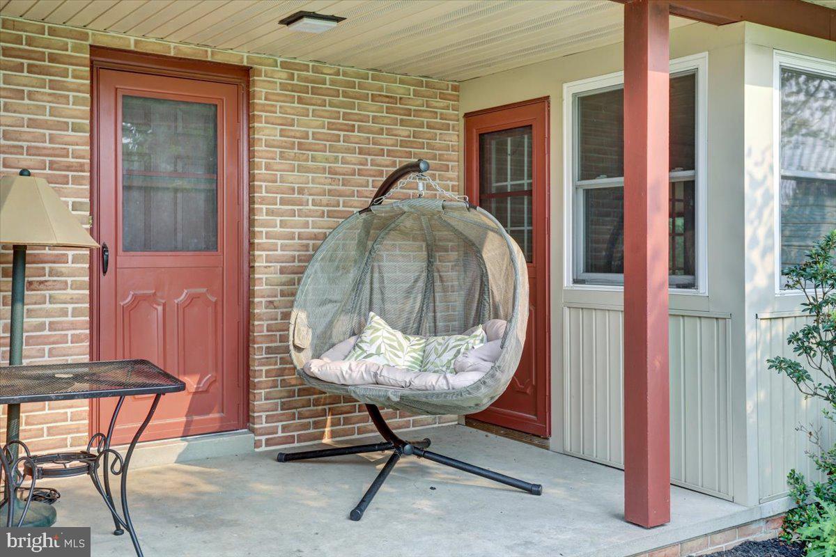 150 Grandview Drive Reading, PA 19607 - Photo 4 of 44