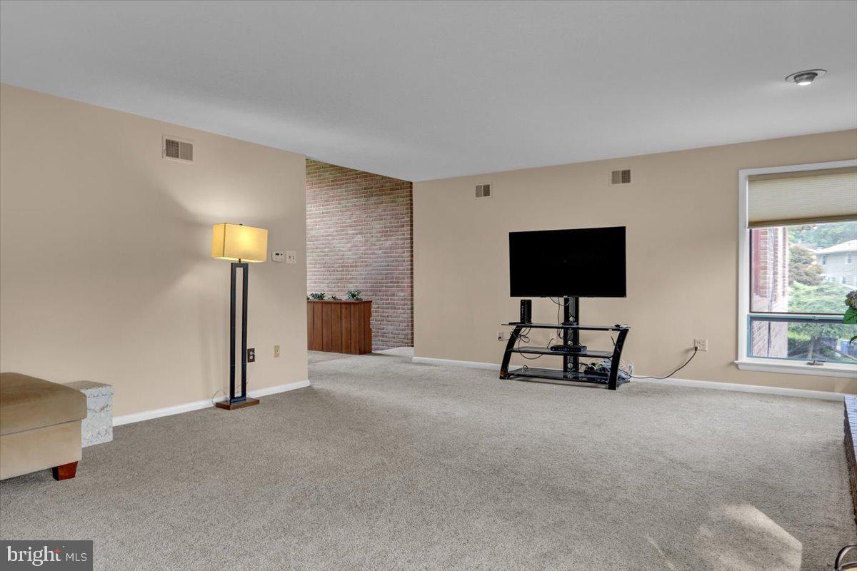 150 Grandview Drive Reading, PA 19607 - Photo 8 of 44
