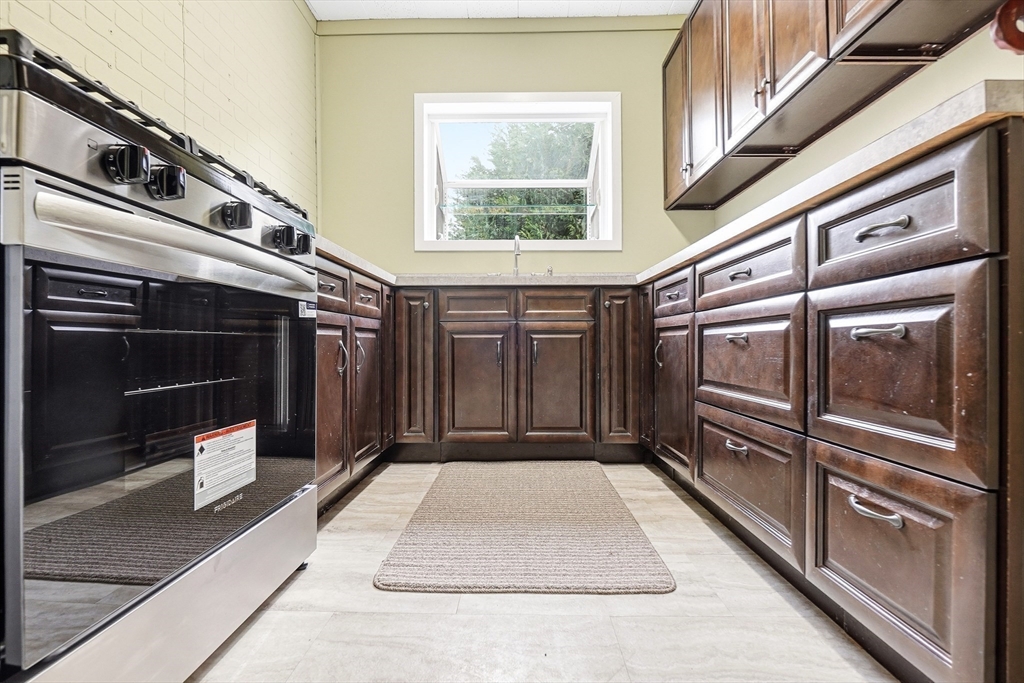 23 Lexington Street, Unit 1 Fall River, MA 02723 - Photo 15 of 36