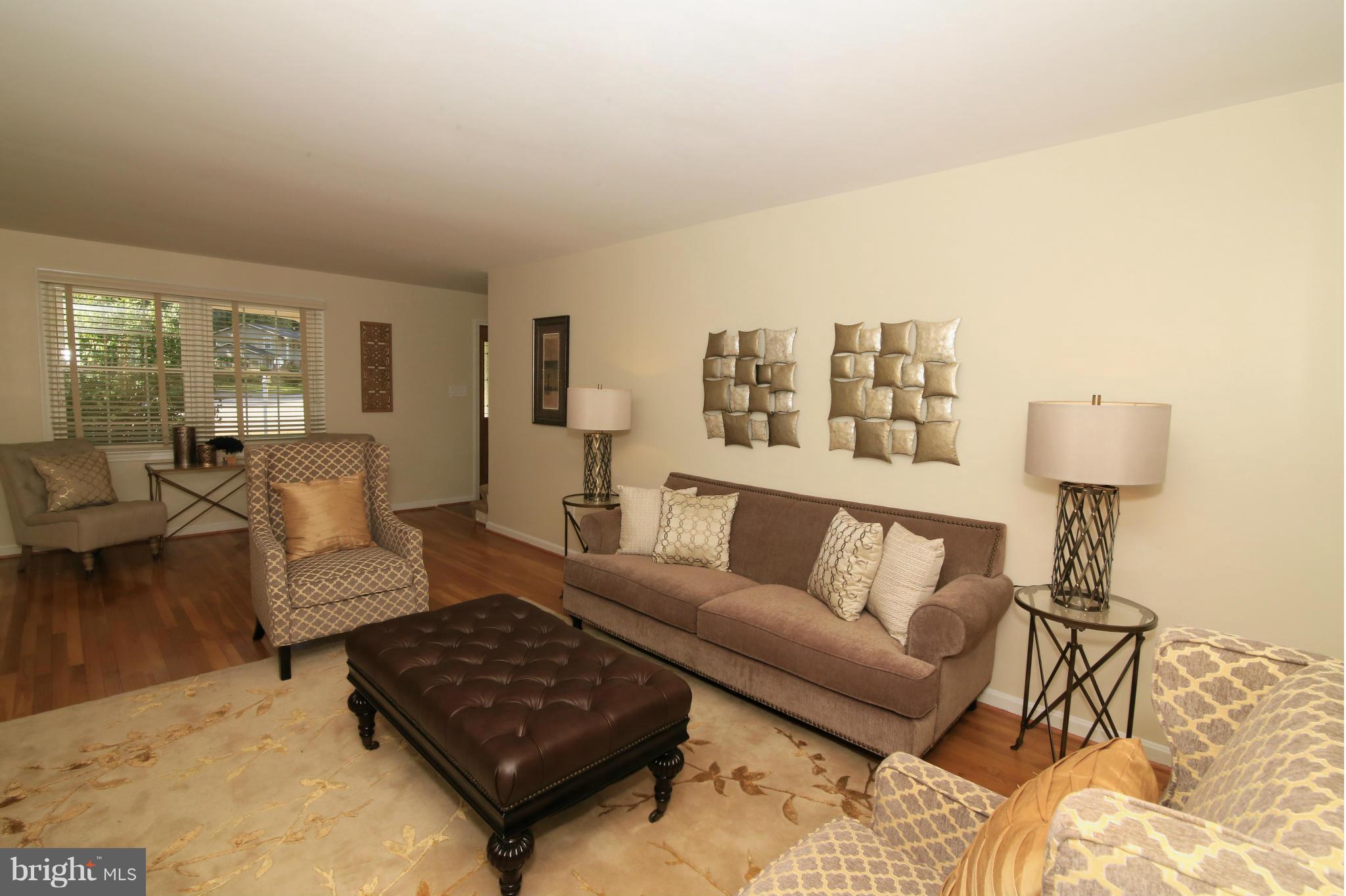 6705 Red Jacket Road Springfield, VA 22152 - Photo 6 of 30 Living Room