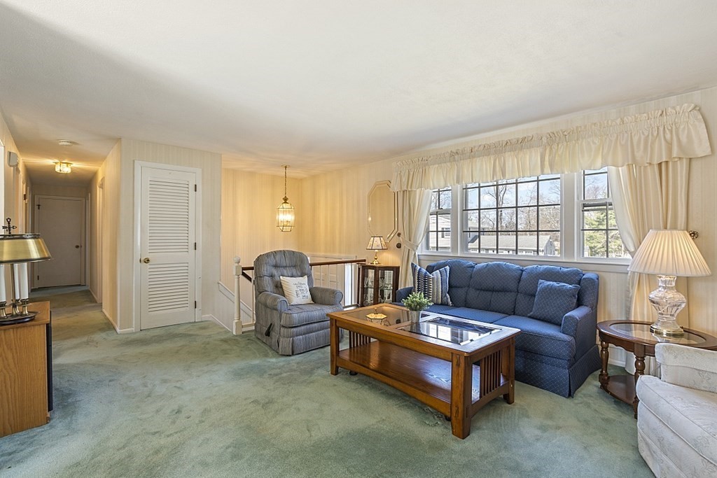 21 Worcester Road Peabody, MA 01960 - Photo 4 of 37 Gallery Image 4