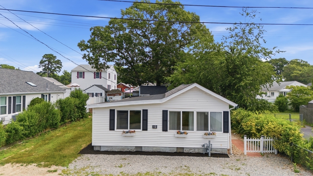 10 Barnes Street Wareham, MA 02571 - Photo 4 of 31