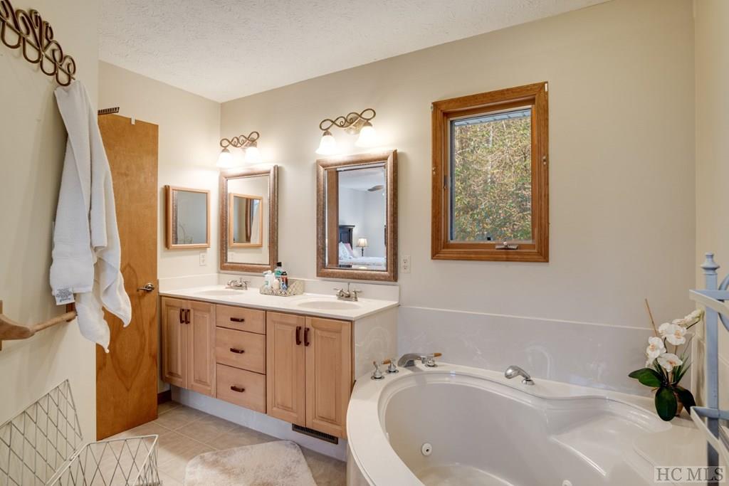 402 Holly Road Sapphire, NC 28774 - Photo 11 of 47 Gallery Image 11