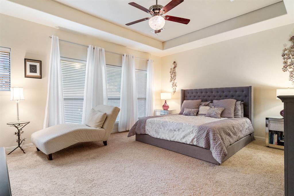 10138 Drawbridge Drive Frisco, TX 75035 - Photo 14 of 37 Spacious primary suite with elegant tray ceiling and sitting area