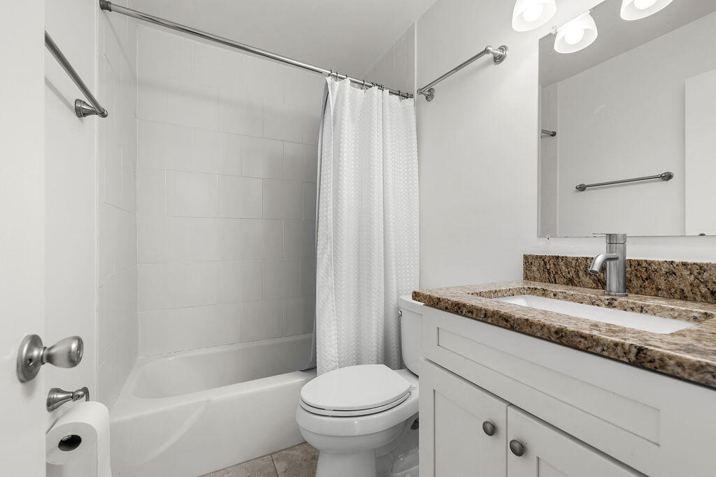 722 Granada Street, Unit A Fort Pierce, FL 34949 - Photo 16 of 54 428A5143