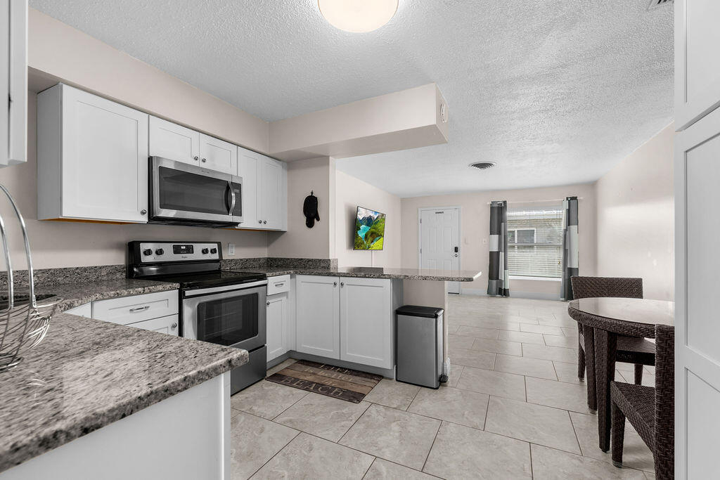 722 Granada Street, Unit A Fort Pierce, FL 34949 - Photo 6 of 54 428A5095